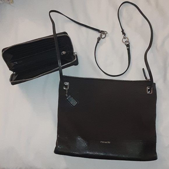 Black coach purse and matching wallet - Picture 2 of 6